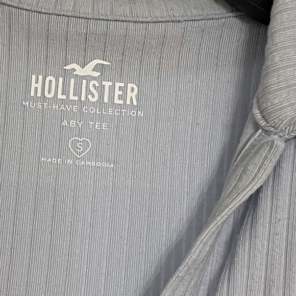 Hollister preppy collared cropped baby tee in light blue - Picture 3 of 3